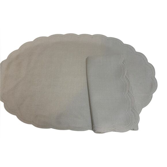 Vintage Ivory Cream Scalloped Placemats and Napkins Setting for 6 - Picture 1 of 3